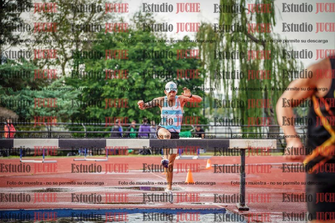 Fotos de los 3000 m con obstáculos de varones
