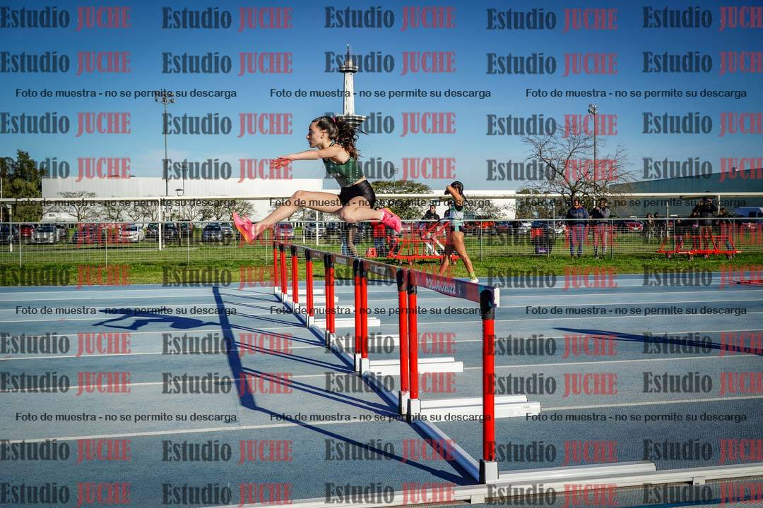 Fotos de los 100 m con vallas de mujeres - U17