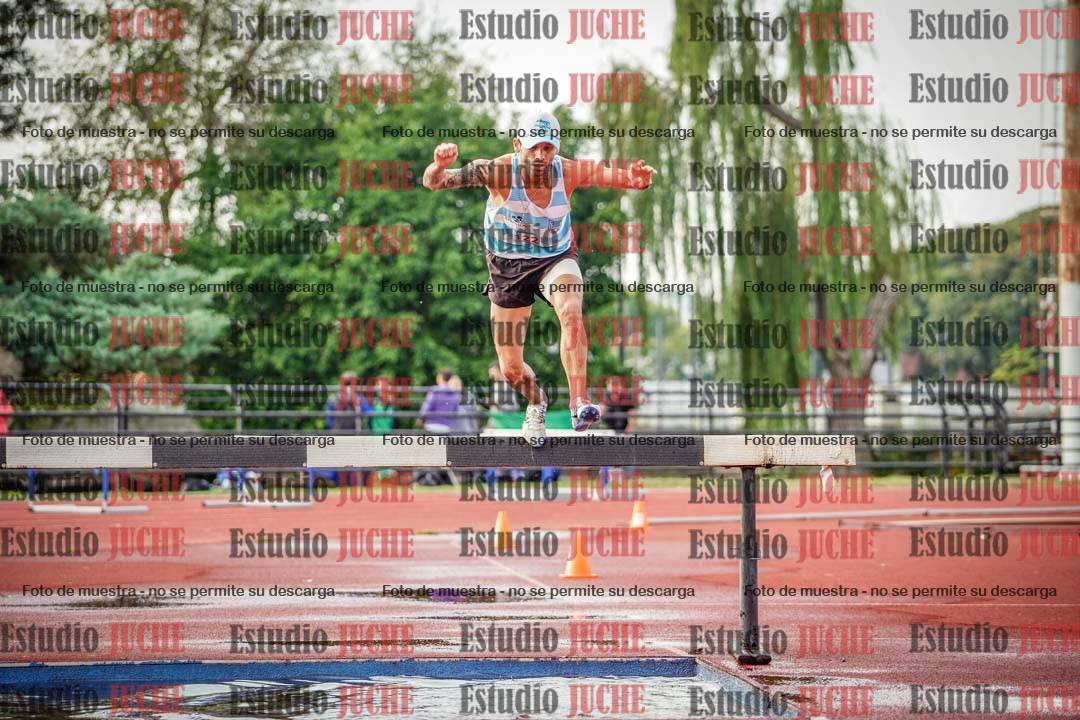 Fotos de los 3000 m con obstáculos de varones
