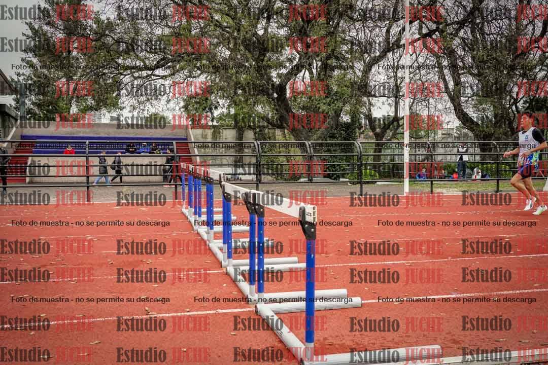Fotos de los 295 m con vallas de varones - U16