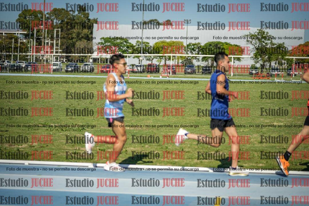 Fotos de los 5000 m de mujeres y varones - serie 1