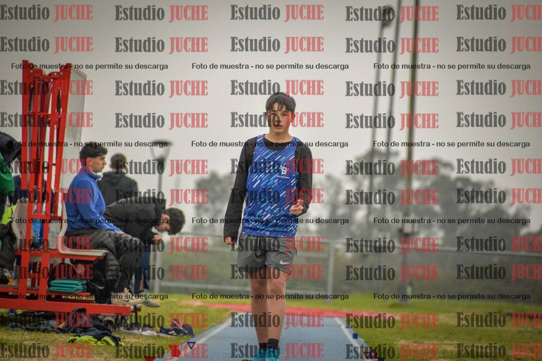Fotos del salto en largo de varones - U18