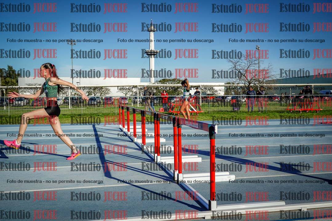 Fotos de los 100 m con vallas de mujeres - U17