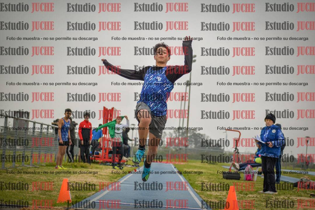 Fotos del salto en largo de varones - U18