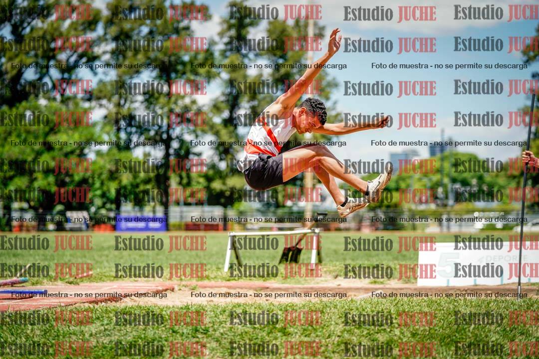 Fotos del salto en largo de varones