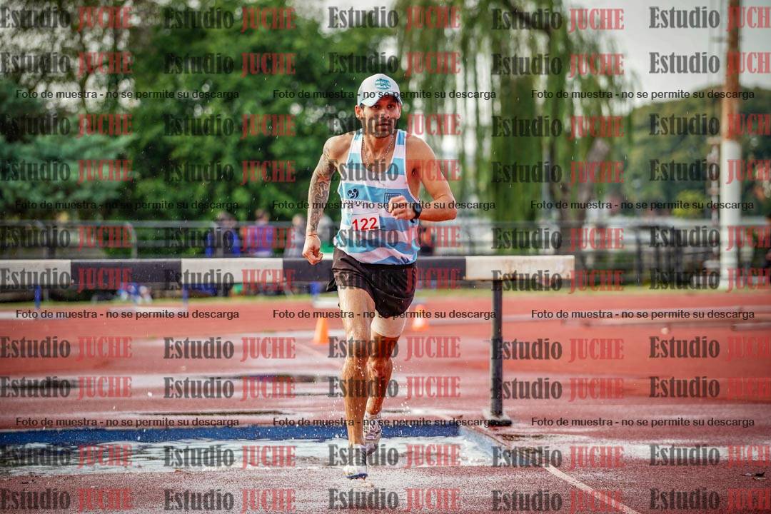 Fotos de los 3000 m con obstáculos de varones