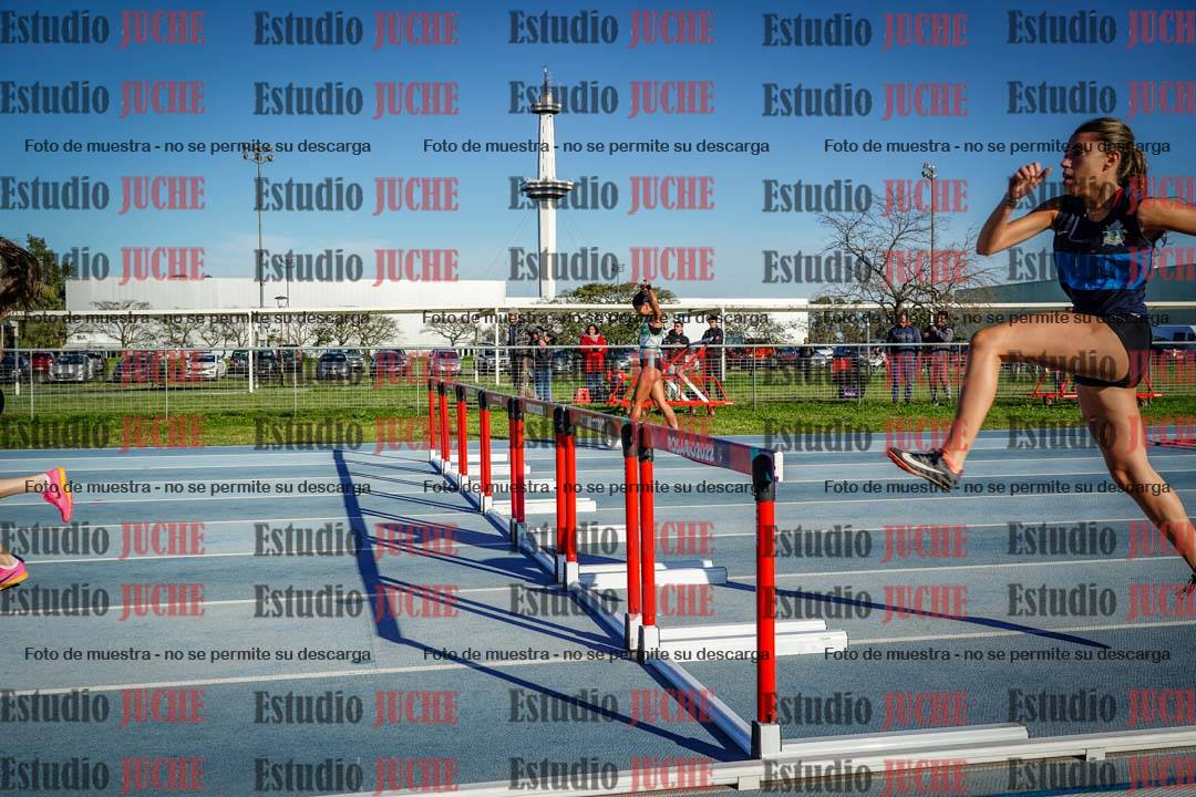 Fotos de los 100 m con vallas de mujeres - U17