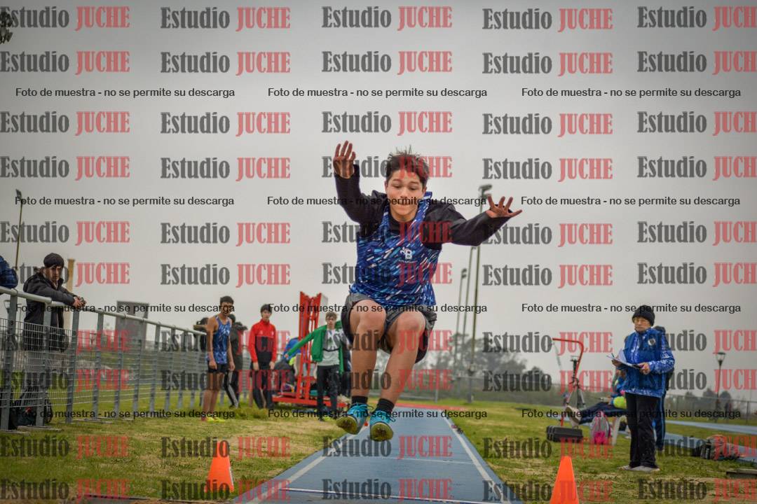 Fotos del salto en largo de varones - U18