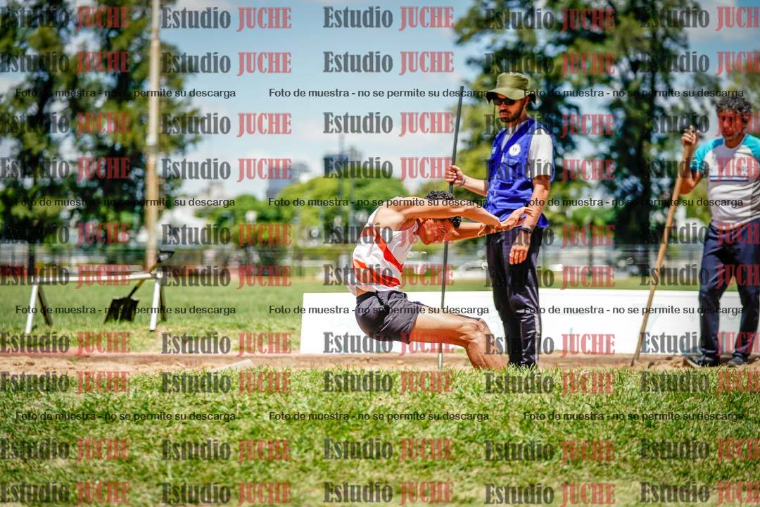 Fotos del salto en largo de varones