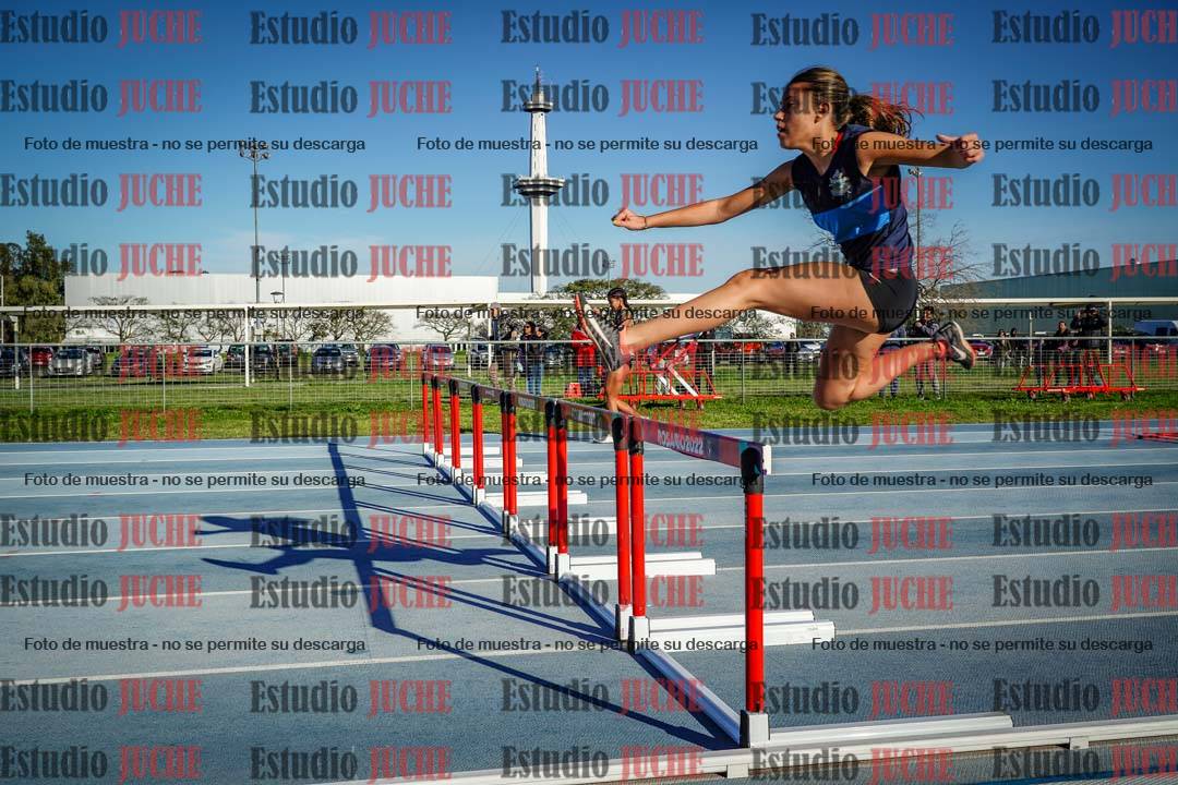 Fotos de los 100 m con vallas de mujeres - U17