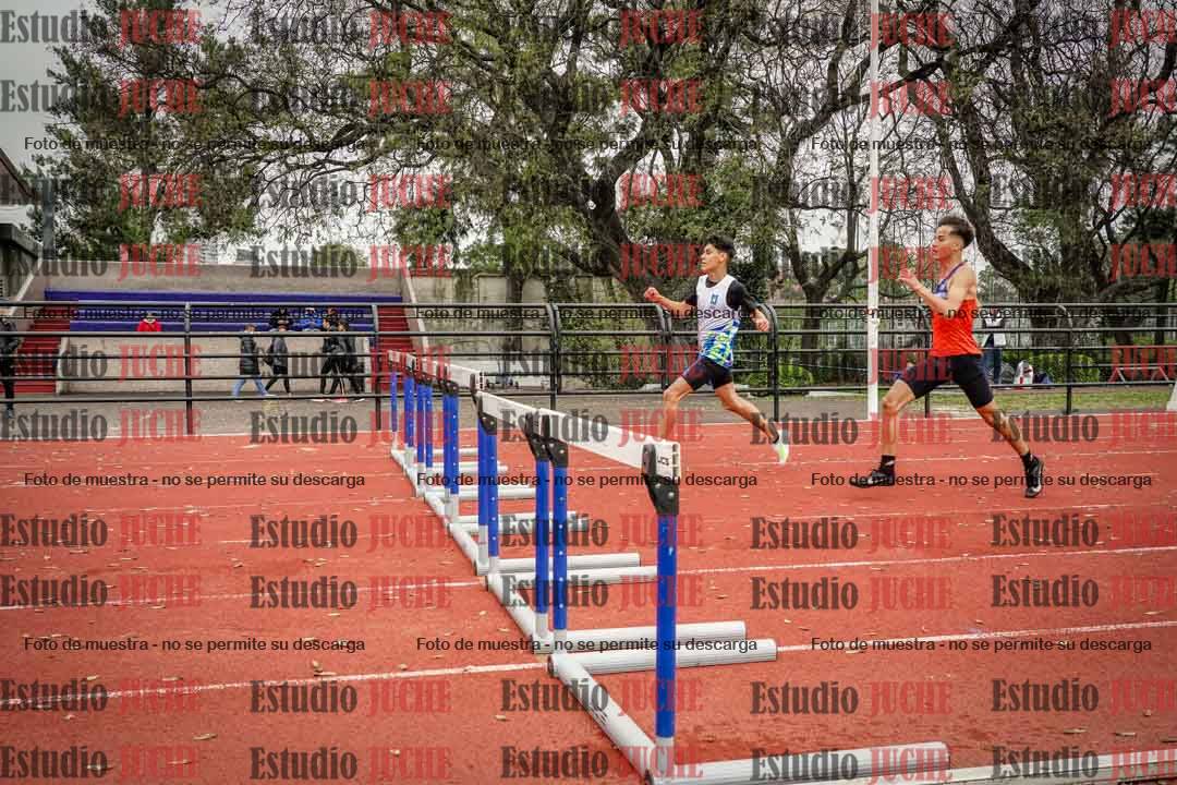 Fotos de los 295 m con vallas de varones - U16