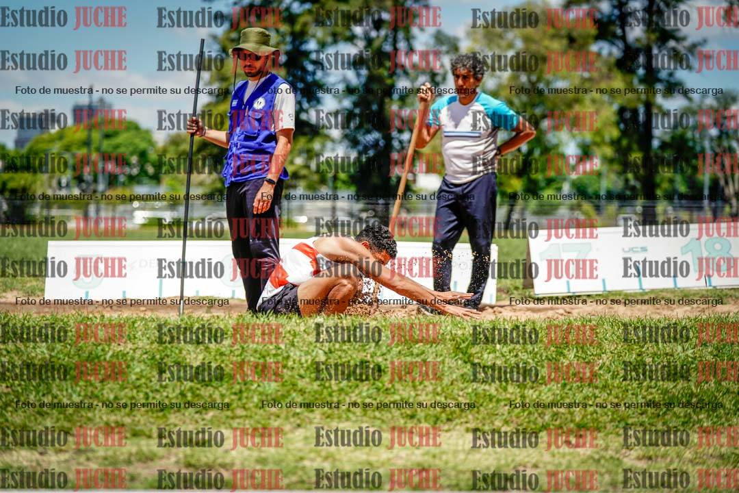 Fotos del salto en largo de varones