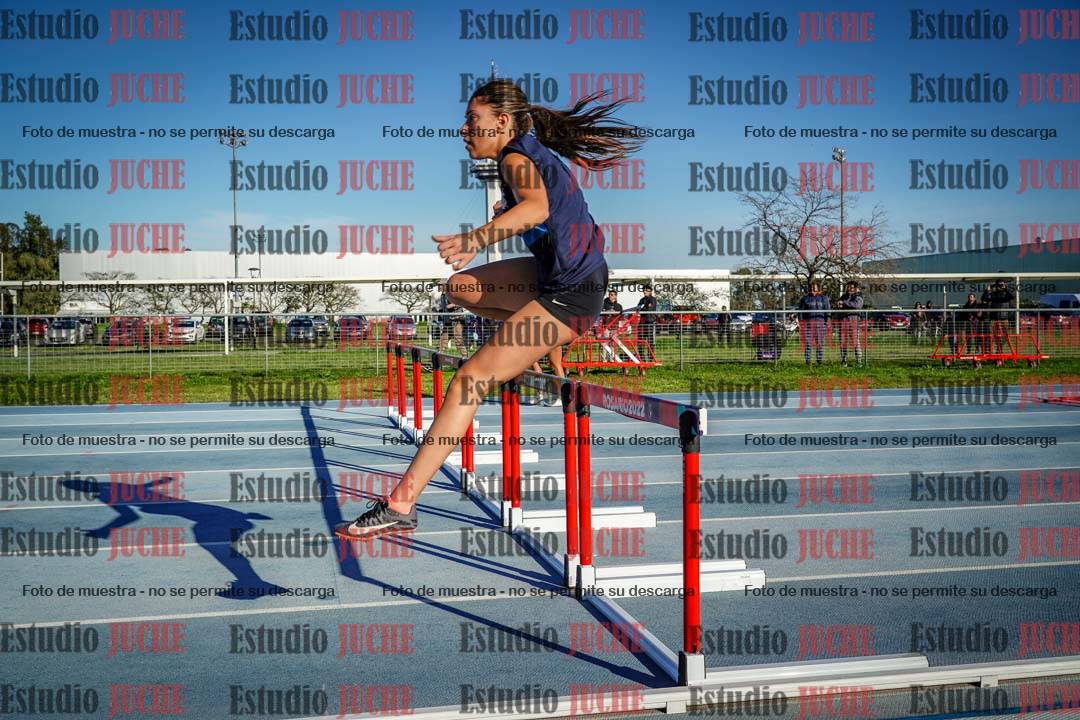 Fotos de los 100 m con vallas de mujeres - U17