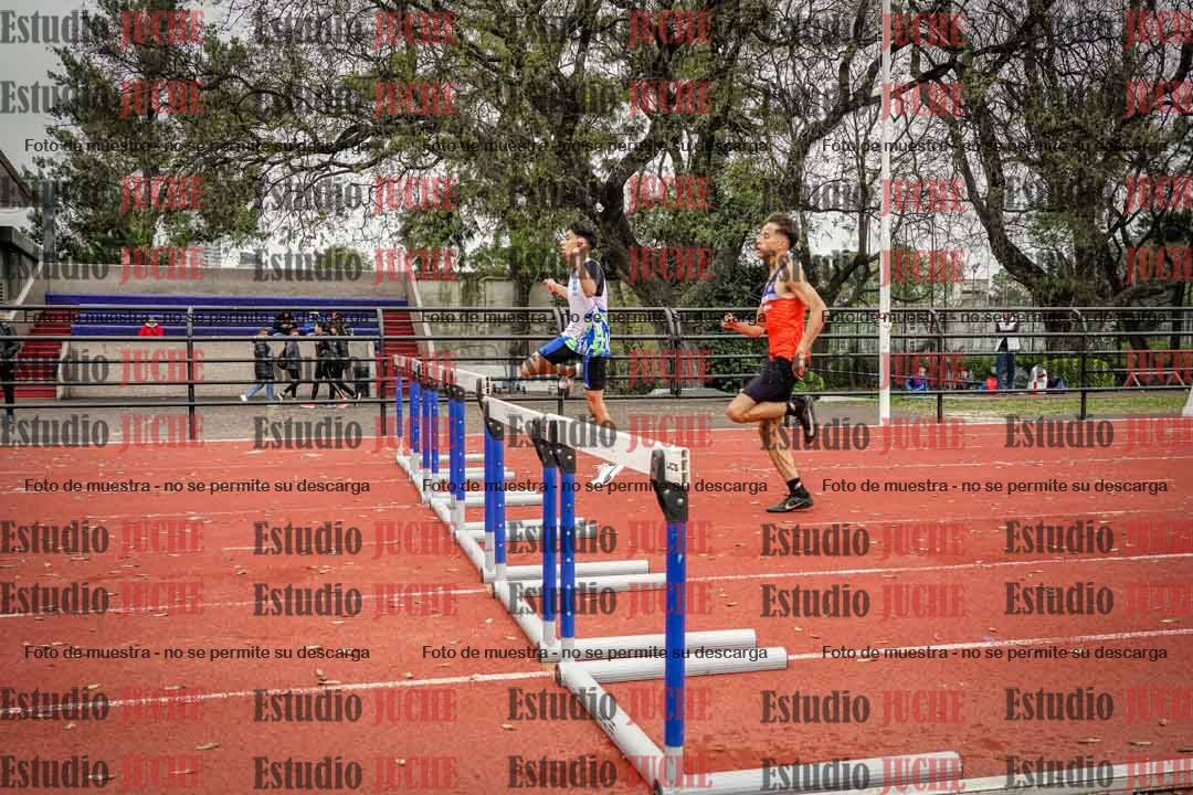 Fotos de los 295 m con vallas de varones - U16