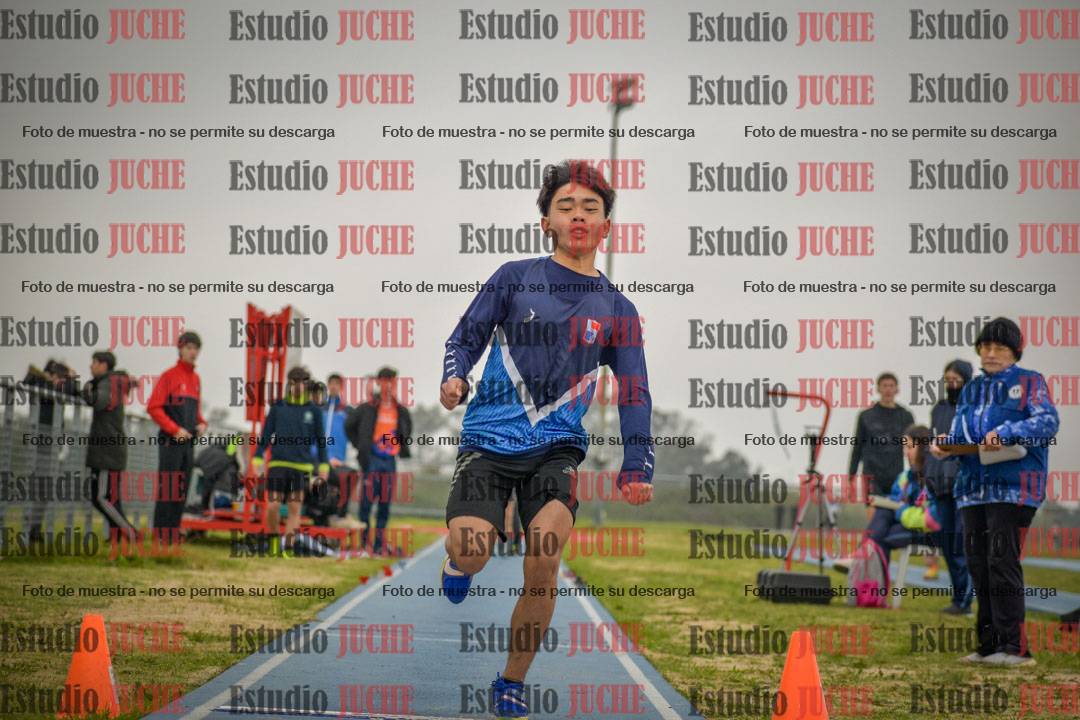 Fotos del salto en largo de varones - U18