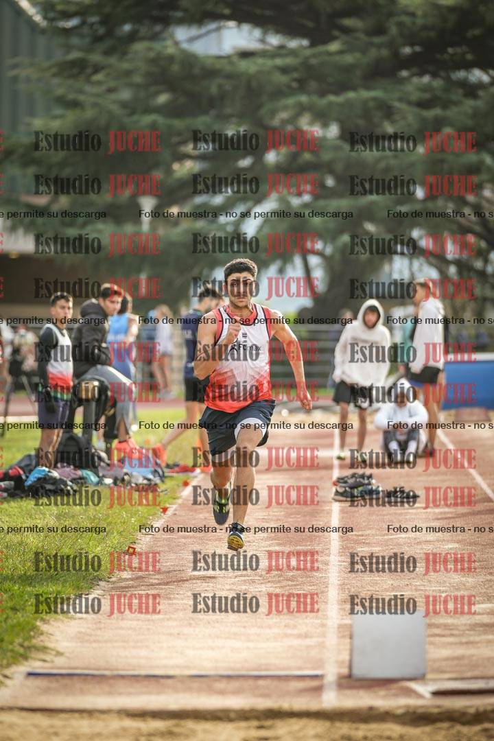 Fotos del salto en largo de varones - incluye U16