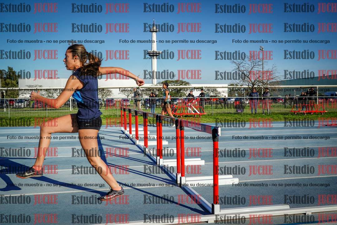 Fotos de los 100 m con vallas de mujeres - U17