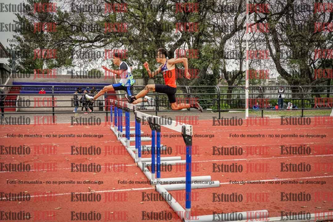 Fotos de los 295 m con vallas de varones - U16