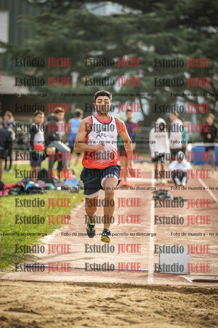 Fotos del salto en largo de varones - incluye U16