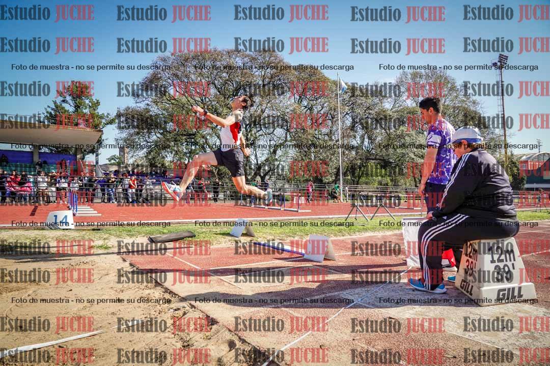 Fotos del salto en largo de varones - ambas categorías