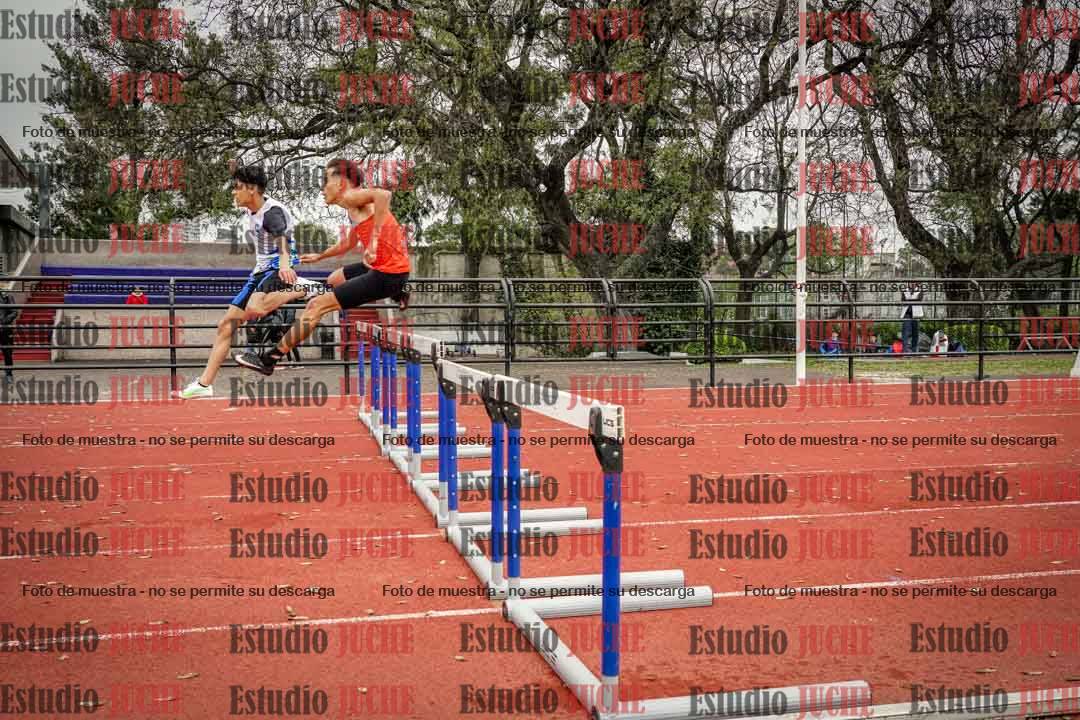 Fotos de los 295 m con vallas de varones - U16