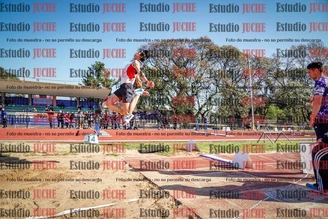 Fotos del salto en largo de varones - ambas categorías