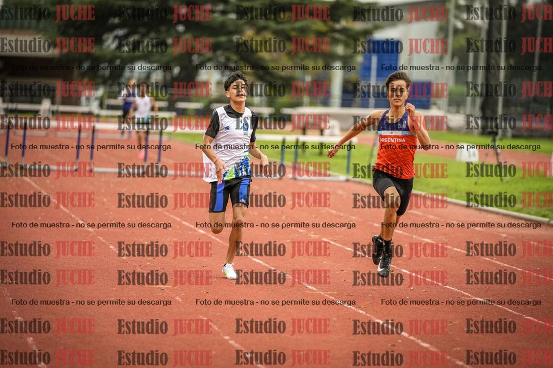 Fotos de los 295 m con vallas de varones - U16