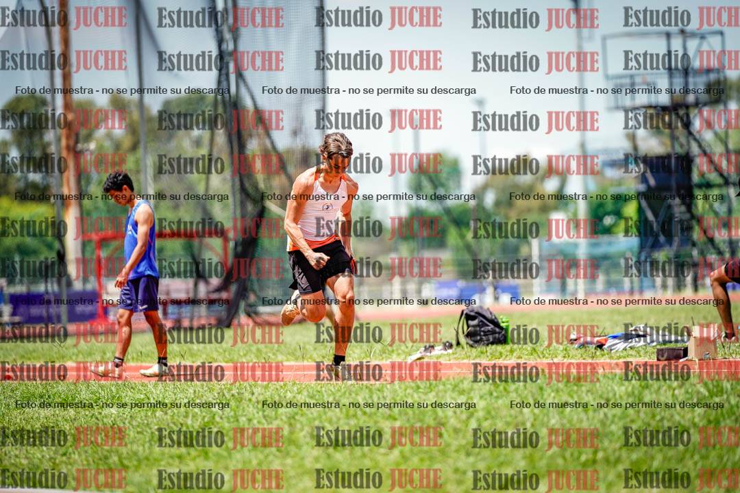 Fotos del salto en largo de varones
