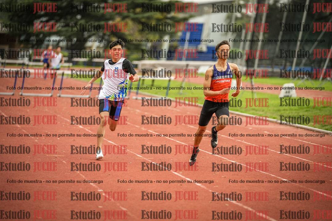 Fotos de los 295 m con vallas de varones - U16