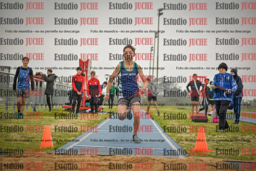 Fotos del salto en largo de varones - U18