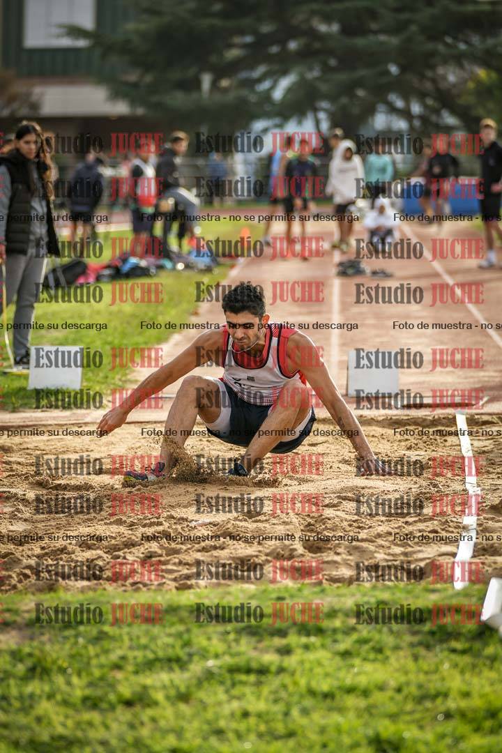 Fotos del salto en largo de varones - incluye U16