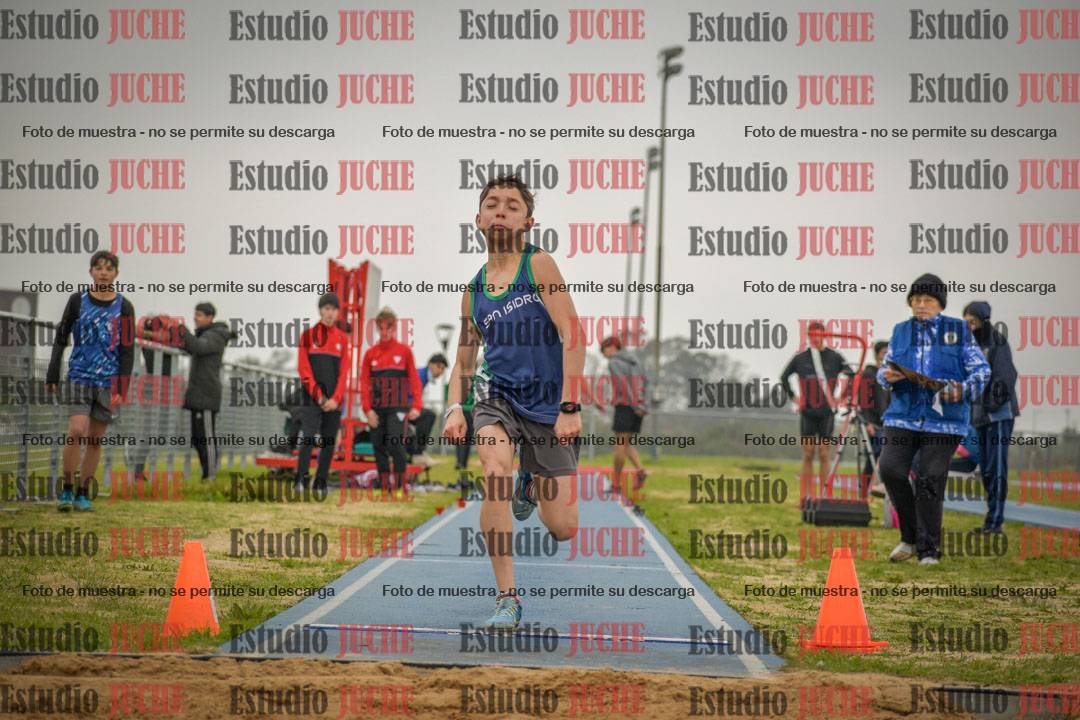 Fotos del salto en largo de varones - U18