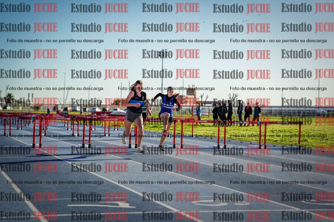 Fotos de los 100 m con vallas de mujeres - U17
