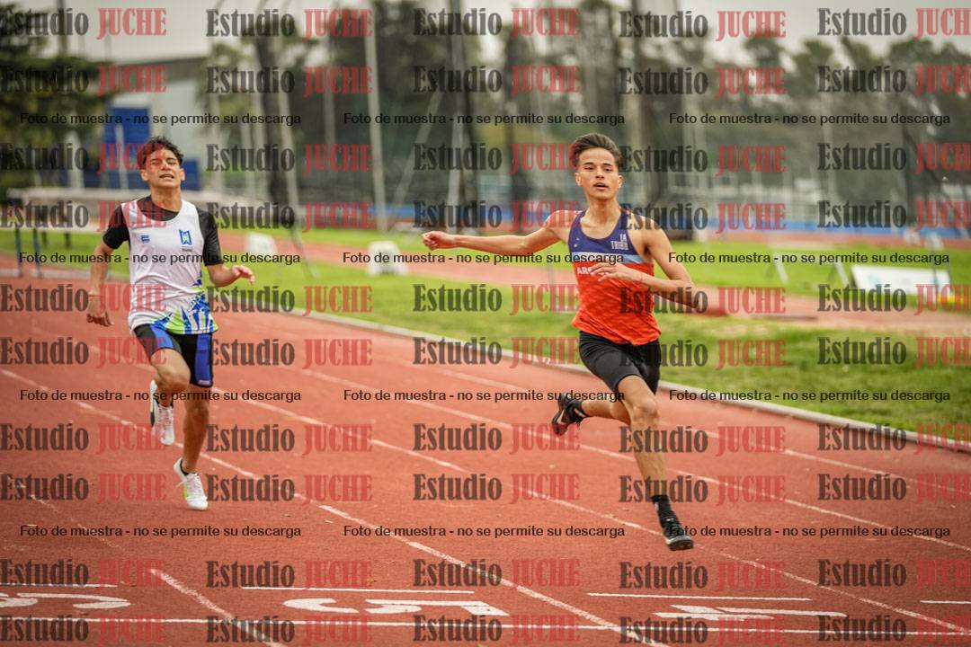 Fotos de los 295 m con vallas de varones - U16