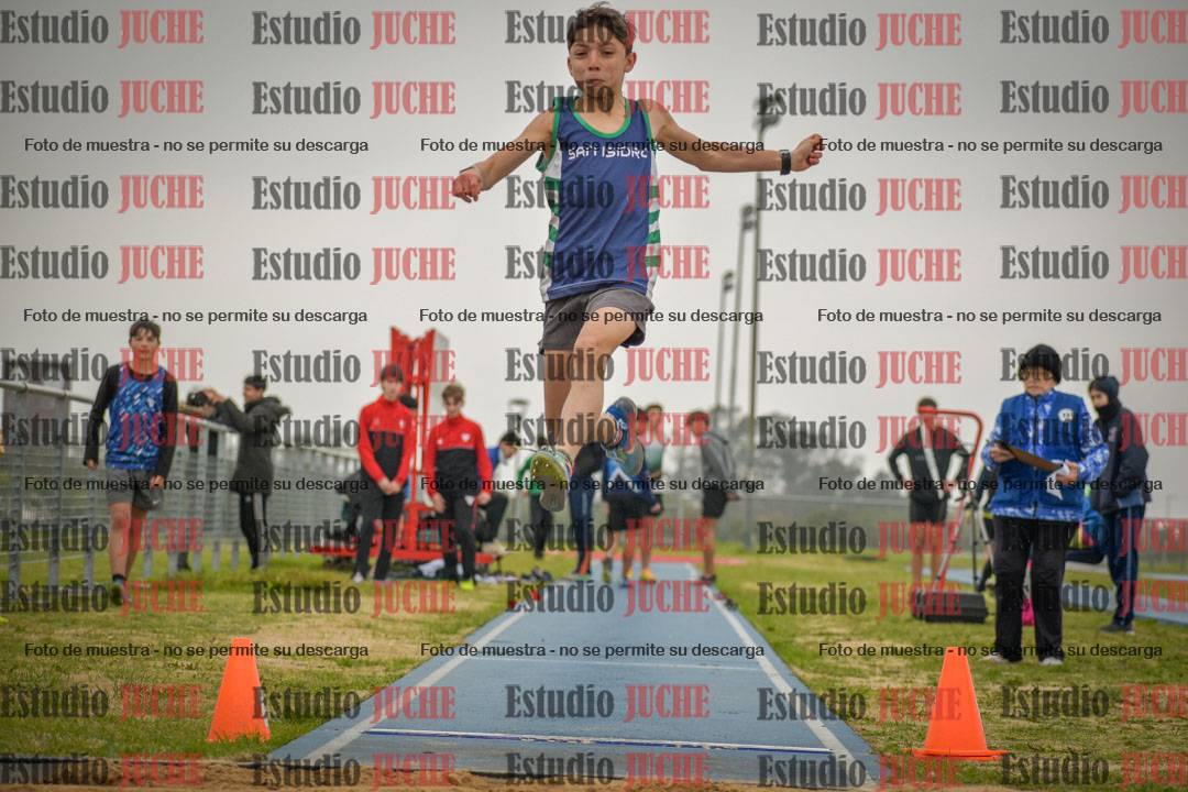 Fotos del salto en largo de varones - U18