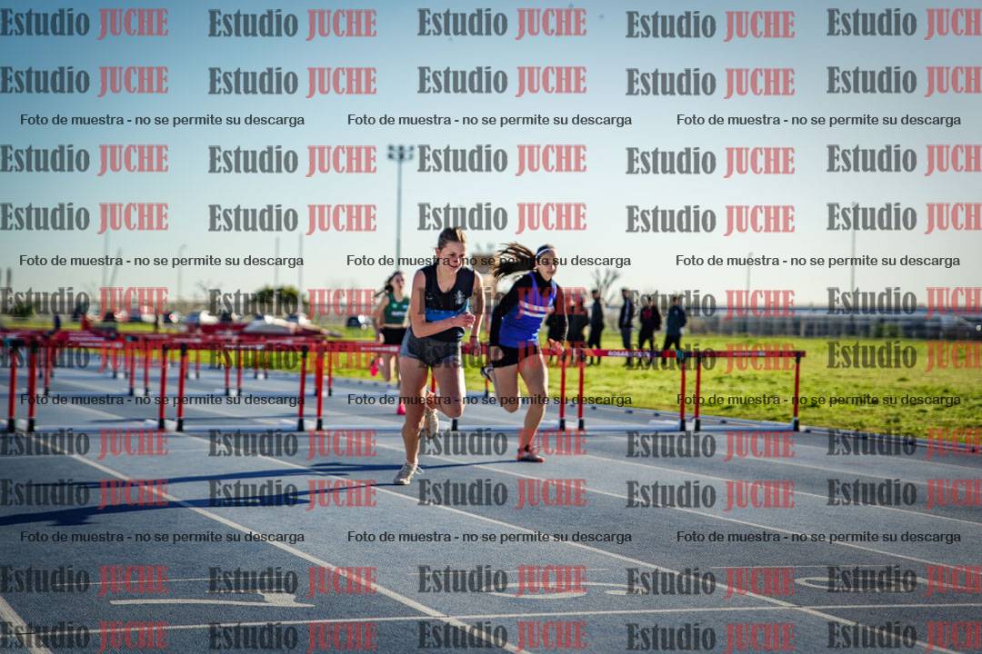 Fotos de los 100 m con vallas de mujeres - U17
