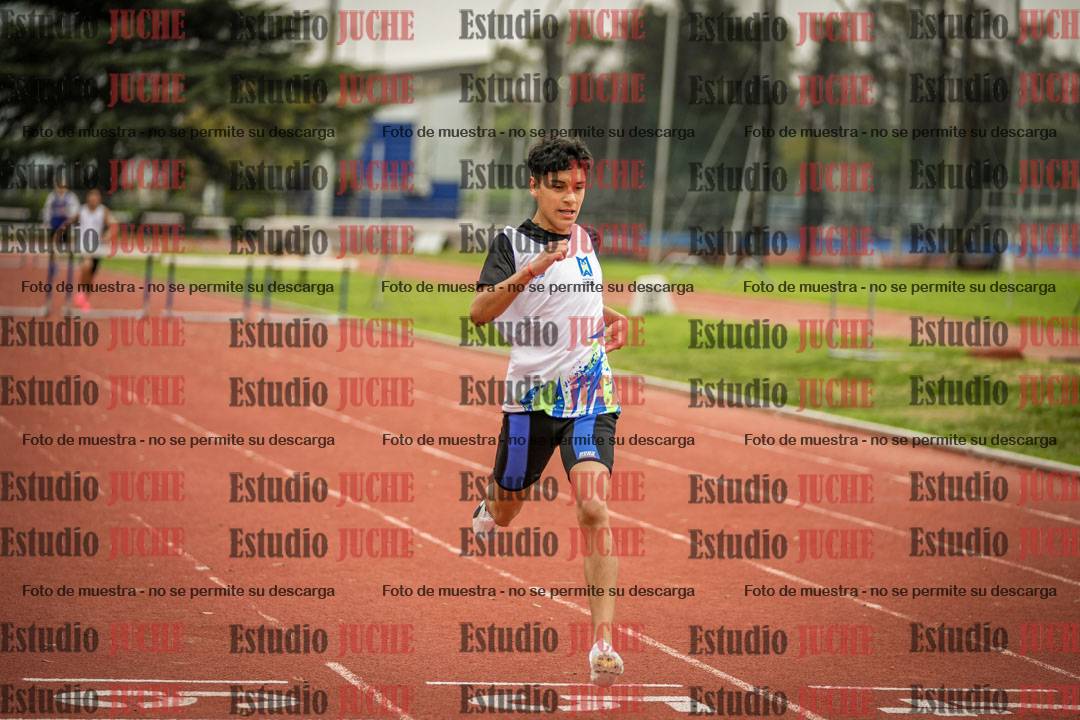 Fotos de los 295 m con vallas de varones - U16