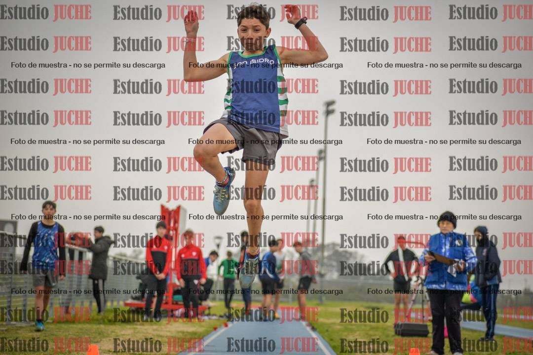 Fotos del salto en largo de varones - U18
