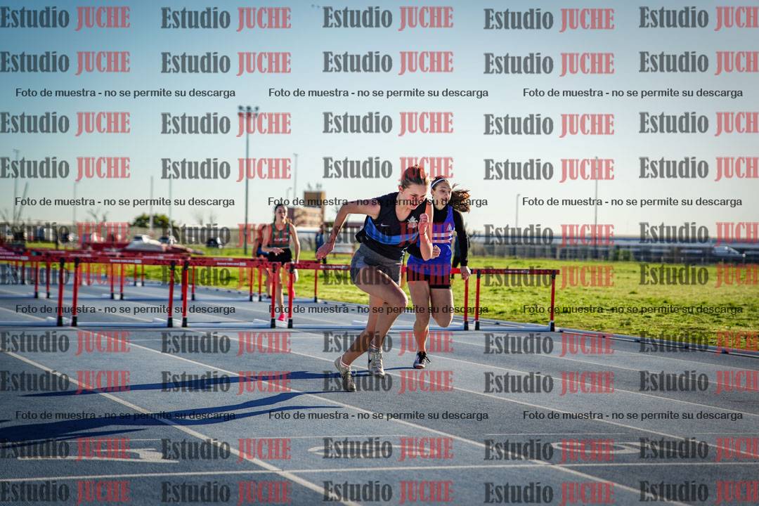 Fotos de los 100 m con vallas de mujeres - U17