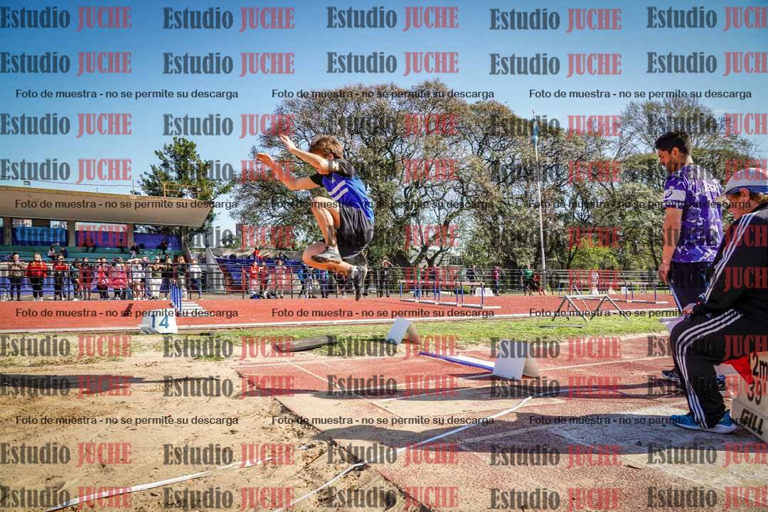 Fotos del salto en largo de varones - ambas categorías