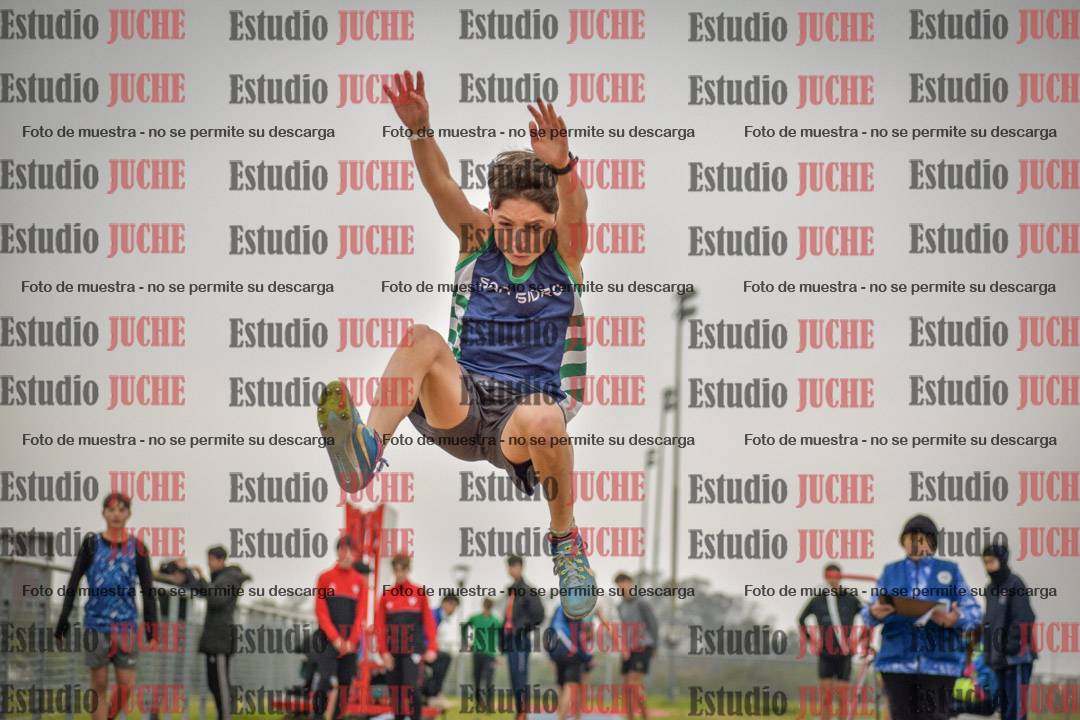 Fotos del salto en largo de varones - U18
