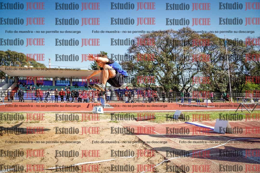 Fotos del salto en largo de varones - ambas categorías