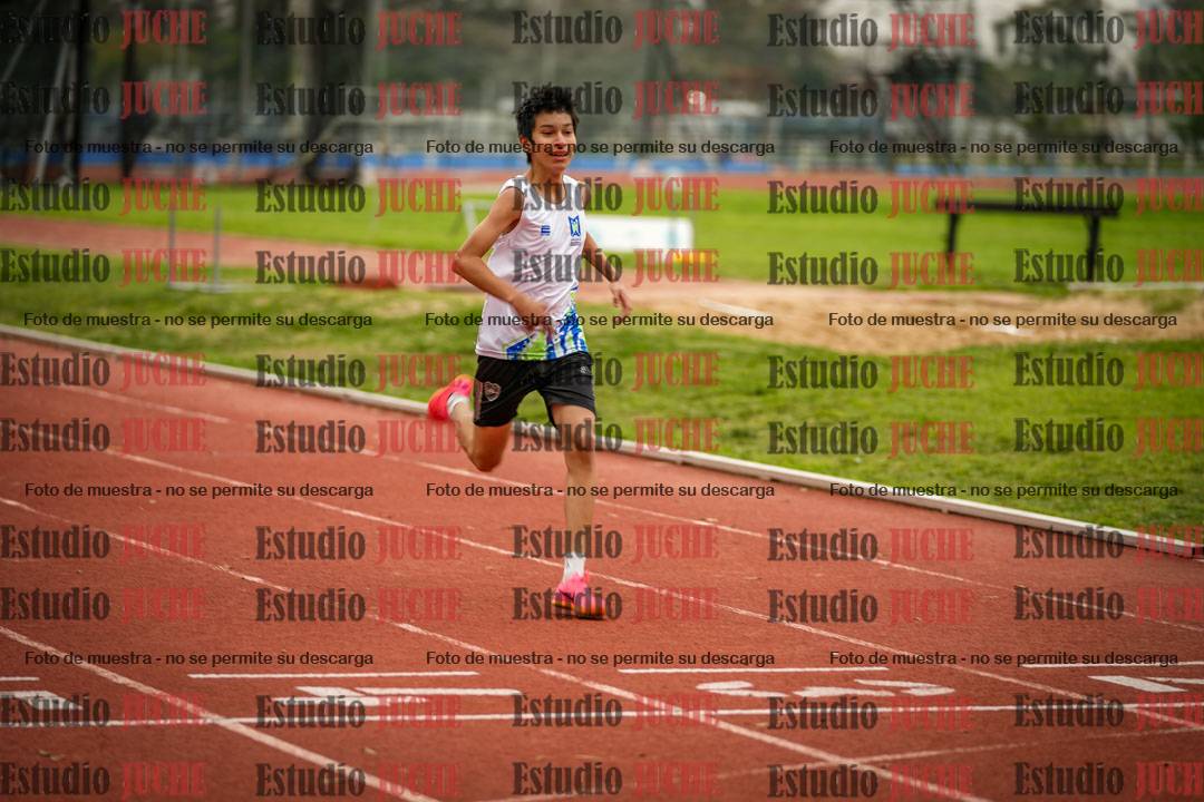 Fotos de los 295 m con vallas de varones - U16