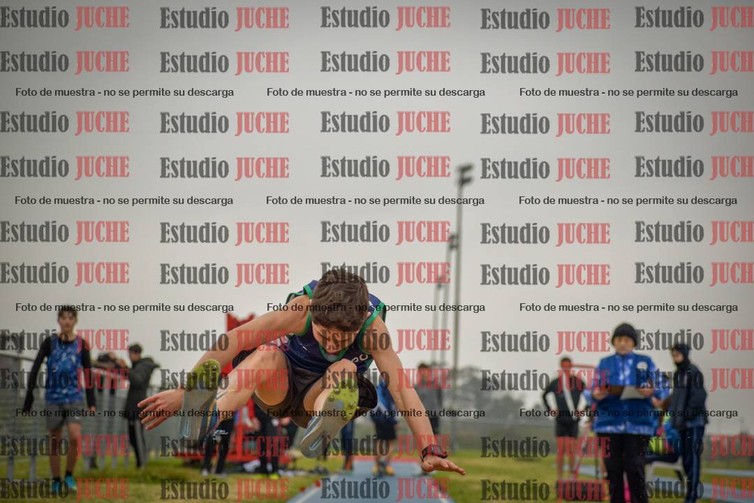 Fotos del salto en largo de varones - U18