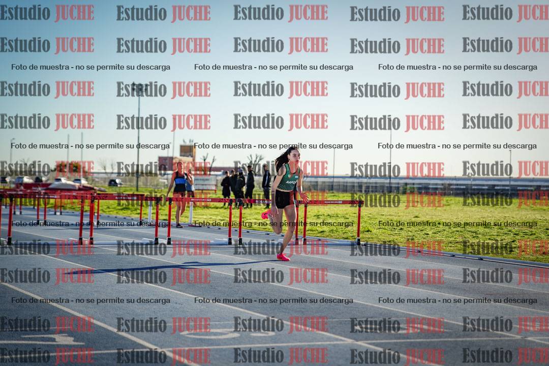 Fotos de los 100 m con vallas de mujeres - U17