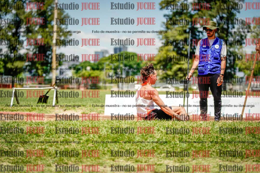 Fotos del salto en largo de varones
