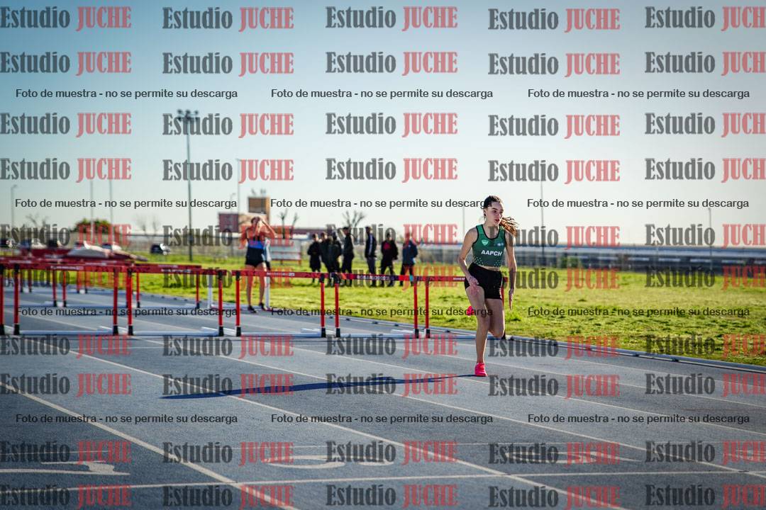 Fotos de los 100 m con vallas de mujeres - U17