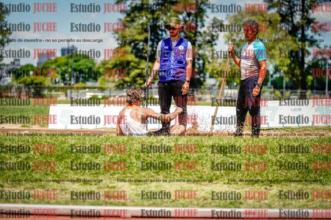 Fotos del salto en largo de varones