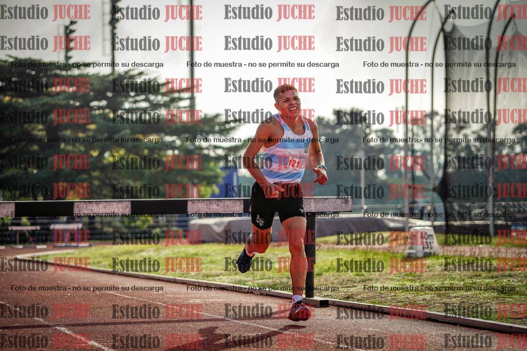 Fotos de los 3000 m con obstáculos de varones