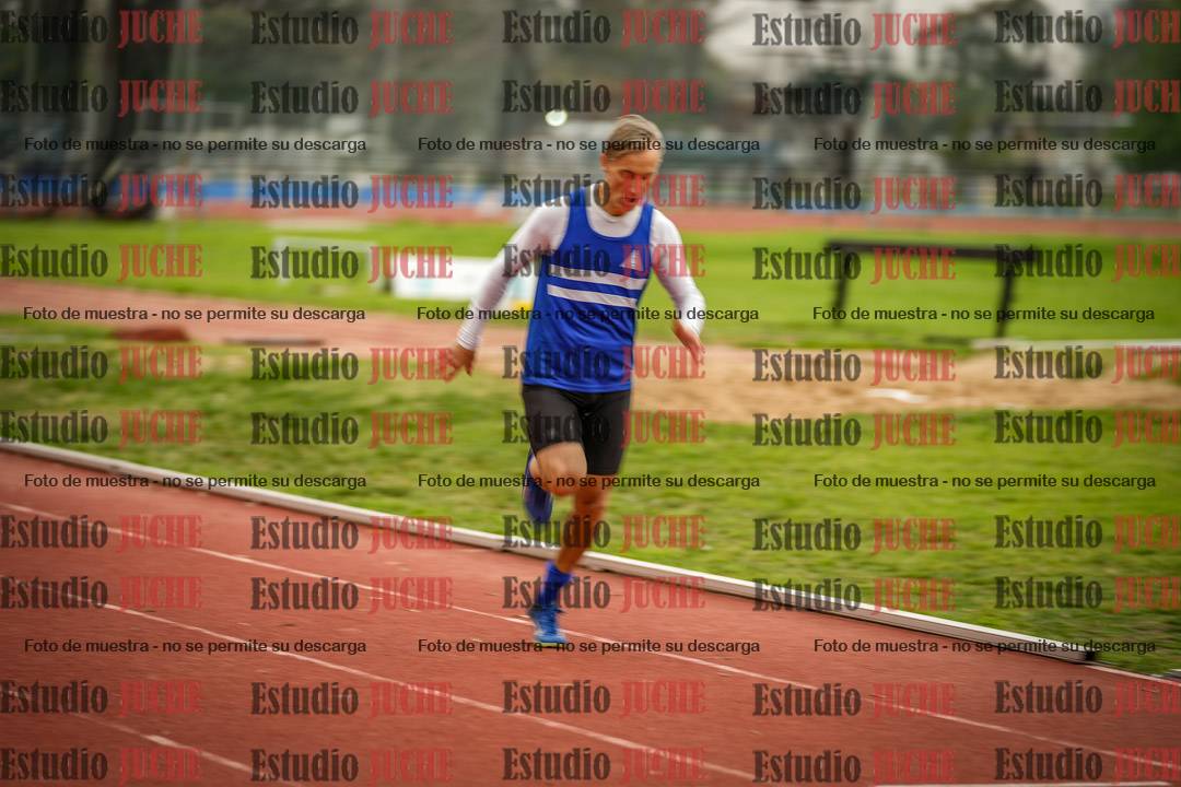 Fotos de los 295 m con vallas de varones - U16